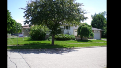 3 bedroom house for rent. Home has 1.5 washrooms. Large private back yard. 2 car parking. Msg for de...