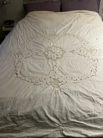 Housse de couette brodée, View more