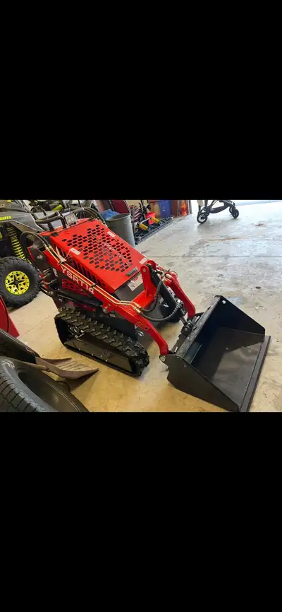 Selling a 2026 YSRT-14 mini skid steer in amazing condition only used twice roughly 2 hours on the m...