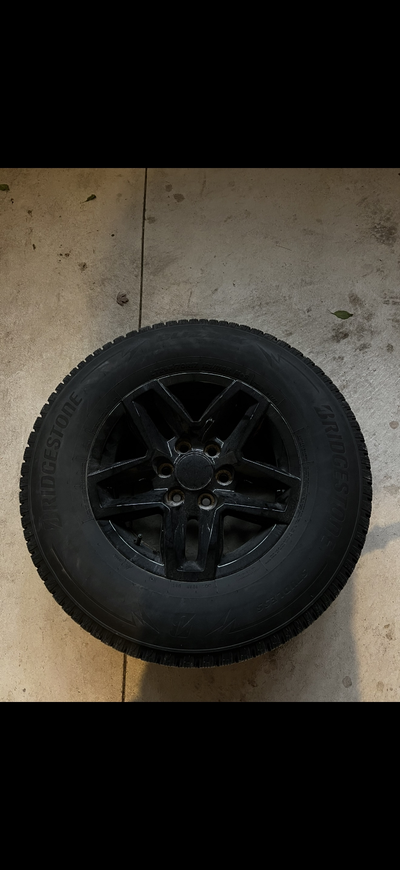 Bridgestone Blizzak WINTER TIRES LT265/70/R17 121/188R M+S Used set of winter tires on rims for 1 se...