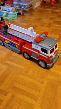 Paw Patrol fire truck like new, sells for 80$, 50$ NÉGOCIABLE 