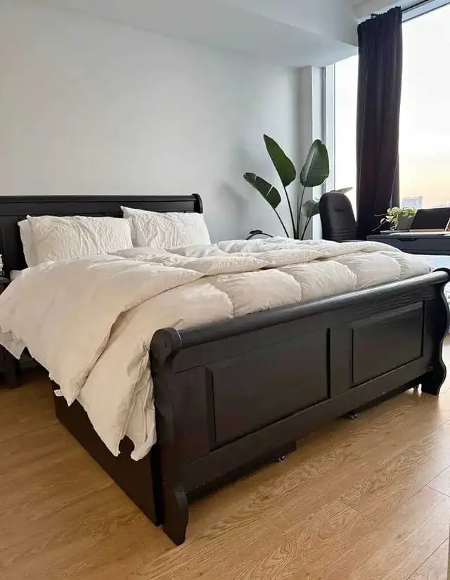 Queen size mattress_Excellent Condition_Like new in Beds & Mattresses in City of Montréal - Image 2