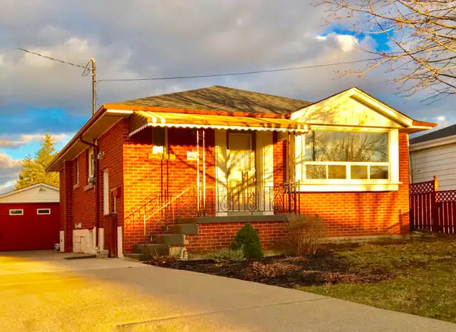 East Mountain, 3 Bedrooms main floor home