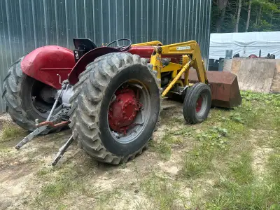 Tracteur Massey Ferguson Appeler pour avoir des information aucun texte seras répondu!!! 514 240 760...