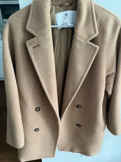Worn only a couple of times, like brand new condition, very nice coat . Handcrafted with recycled ca...