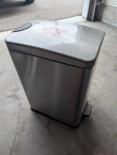 This is a used stainless steel garbage can with a foot pedal, perfect for any kitchen or bathroom. I...