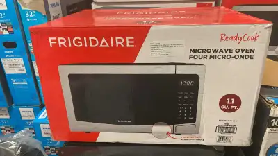 This is a brand new Frigidaire ReadyCook 1.1 cu. ft. microwave oven, perfect for quick and easy meal...