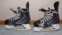 Bauer Vapor X 70 hockey skates boys size 4D.