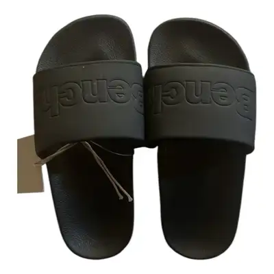 Kids’ black slide sandals with embossed Bench logo. Perfect for casual summer wear. Size: S (12/13)...
