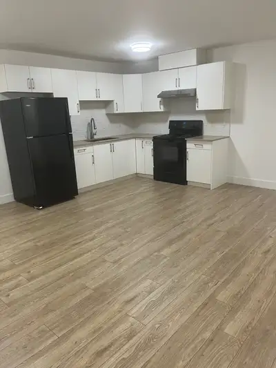 2-Bedroom Suite – Clean, Bright, Walk-Out Basement Clean and bright 2-bedroom suite with high ceilin...