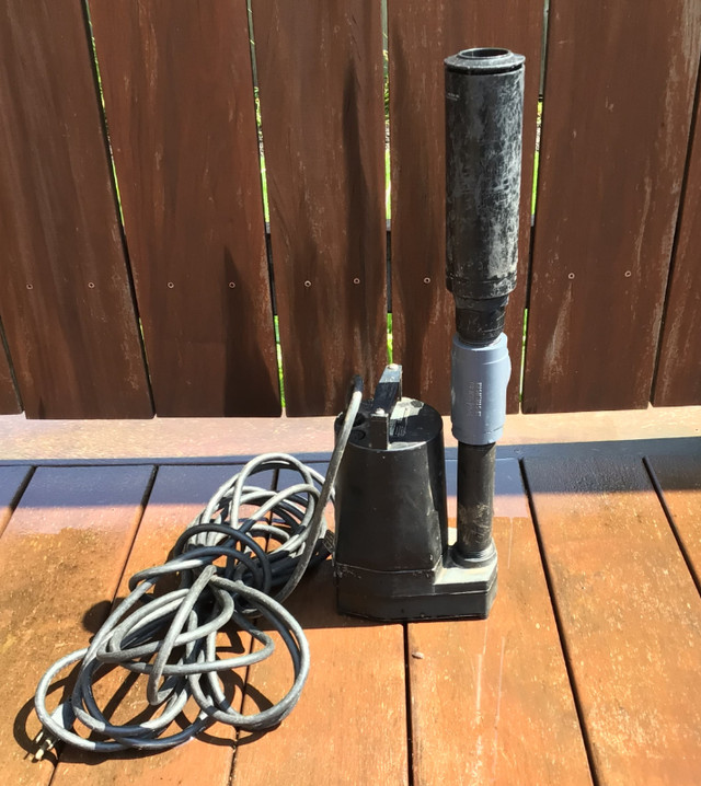 Little Giant Submersible Pump for Garden Water Feature + Foamer in Hot Tubs & Pools in Guelph - Image 2