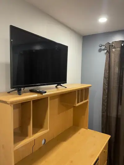 We have a rooms for rent in south key area Ottawa . Close to the bus station , train and grocery sto...