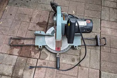 Serious buyers only, please reply with your contact #. The price is firm. DELTA 36-220C 10-Inch Comp...