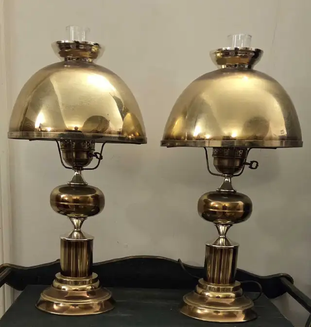 Pair of VTG Brass Hurricane Table Lamp / Art Deco Inspired 70s in Indoor Lighting & Fans in City of Toronto - Image 3