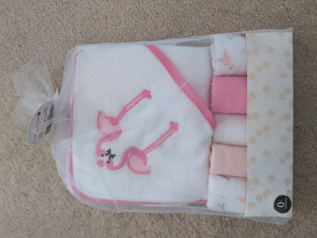 Softon baby girl hooded towel gift set brand new in Bathing & Changing in Markham / York Region - Image 3
