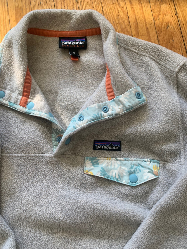 Patagonia sweater in Women's - Tops & Outerwear in Mississauga / Peel Region
