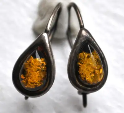 AMBER SILVER EARRINGS - Colourful tear drop shape amber - Stamped 925 on the wire - 2cm length - Pol...