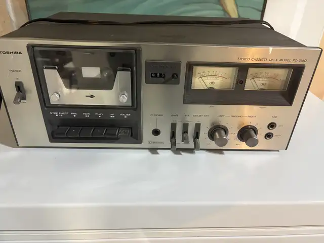 VINTAGE TOSHIBA STEREO CASSETTE… in General Electronics in Hamilton - Image 4