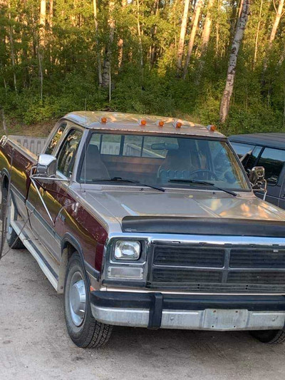 Looking for first gen dodge 4x4/ square body chevy