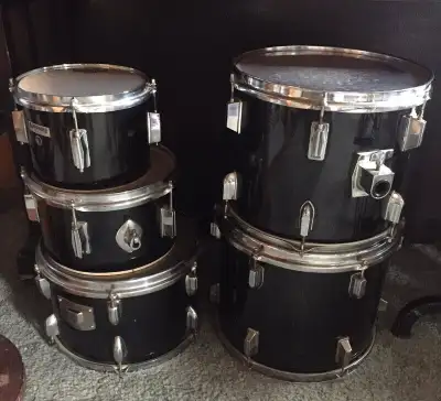 Dixon Drum Set with Hard Cases, View more