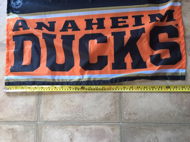 USA wincraft sports NHL Anaheim ducks hockey banner in Arts & Collectibles in Gatineau - Image 4