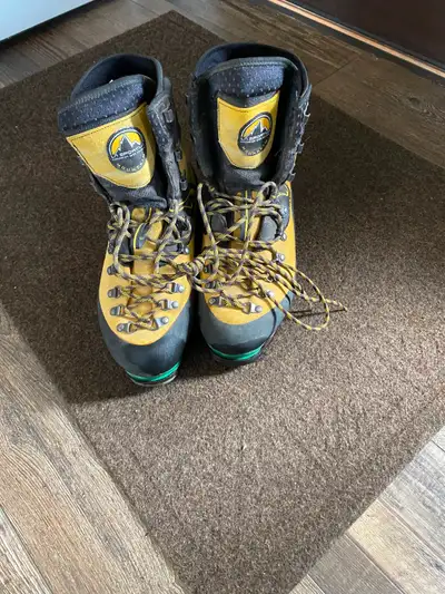 Men’s Hiking boots, View more