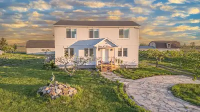 Stay Among the Vines — Room in Scenic Niagara-on-the-Lake