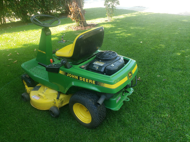 John Deere SRX 95 riding lawn mower in Lawnmowers & Leaf Blowers in Red Deer - Image 3