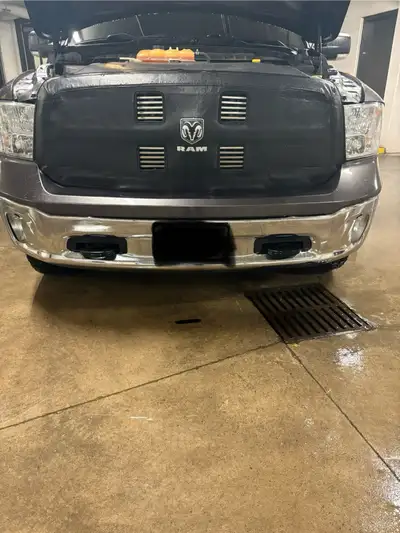 Keep your Ram engine running at optimal temperatures this winter! This cover is in mint condition an...