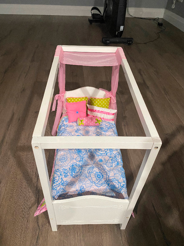 Our Generation Sweet Canopy Bed in Toys & Games in Windsor Region