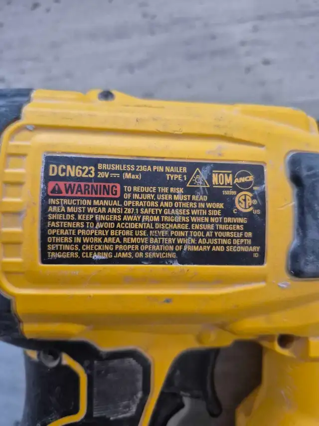 DeWalt 20V Max Brushless 23GA Pin Nailer DCN623 in Power Tools in Mississauga / Peel Region - Image 5