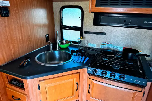 Ford Majestic 2017  **Financing&nbsp;Available*** in RVs & Motorhomes in Calgary - Image 7