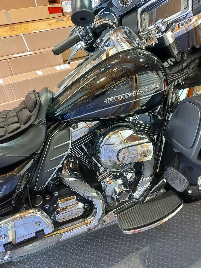 moto flhtk  in Touring in Lac-Saint-Jean - Image 5