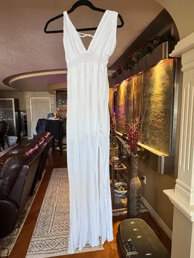 Guess ladies white maxi dress in large, View more