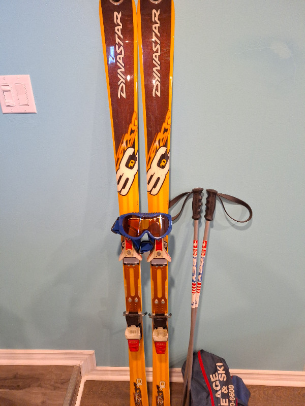 Ski Alpin Dynastar : 178 cm 69.5 pouces , avec bâtons de sk dans Ski  à Ville de Montréal - Image 3