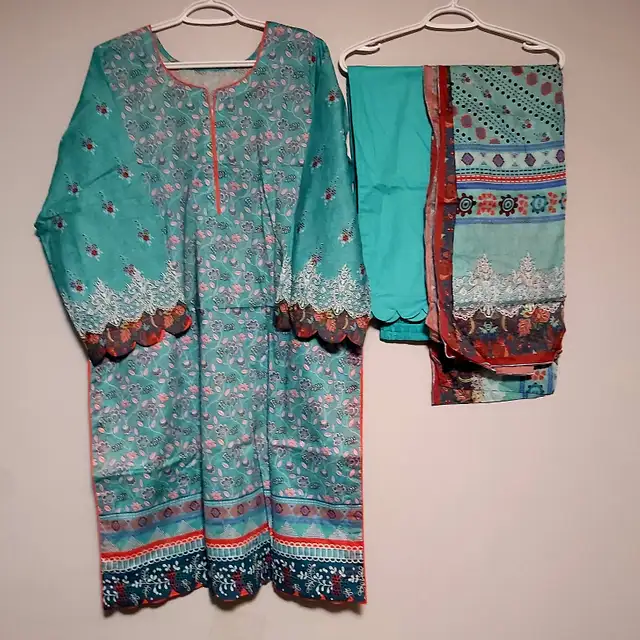 Pakistani Ladies Lawn Suits 3 Pieces Original LIMELIGHT Large in Women's - Dresses & Skirts in Mississauga / Peel Region - Image 5