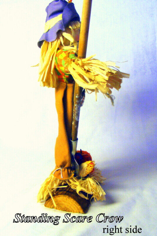 Straw Scarecrow standing rag Andy pumpkin shovel clothes, 30 cm dans Art et objets de collection  à Ville de Toronto - Image 4