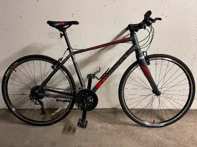 Hybride Giant Escape 1 Carbon Alu Medium 5.5-5.10’ Shimano Alivio 27 vitesses Tuned up/Mise au point...
