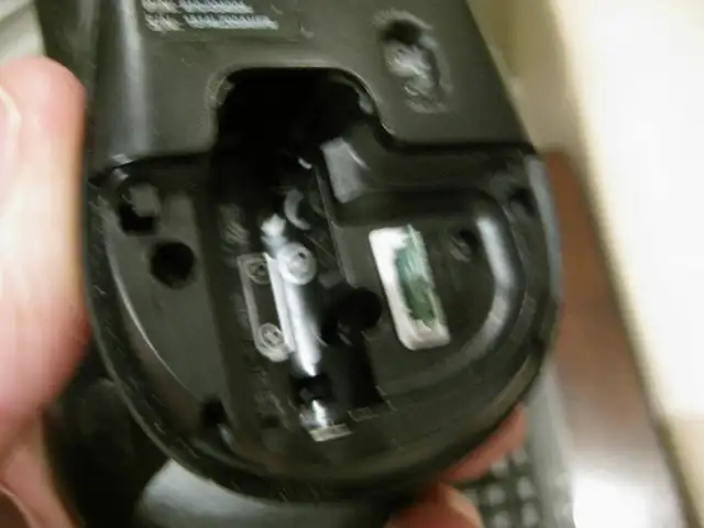 Black Logitech MK520 Wireless Keyboard and Laser Mouse Combo in Mice, Keyboards & Webcams in Kitchener / Waterloo - Image 11