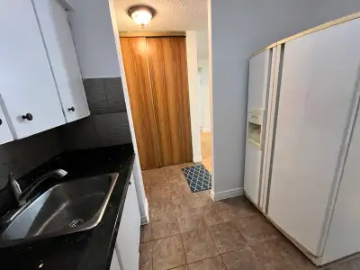 Property Features: Spacious 2 Bedrooms + 1 Washroom Over 1000 sq. ft. of living space Bright living...