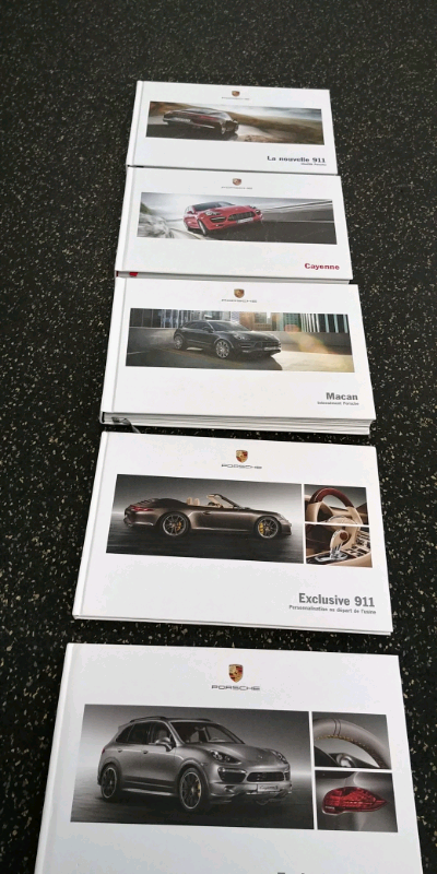 Porsche 5 livrets  Édition 2012  (4) et 2017 (1) in Arts & Collectibles in City of Montréal - Image 6