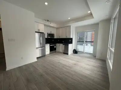 1 Bedroom Condo-Town Newmarket (Brand New)