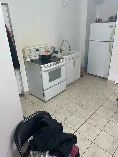 Bachelor apartment,,heart of Montreal cote des neige ,electrical heating, Top Location,near downtown...