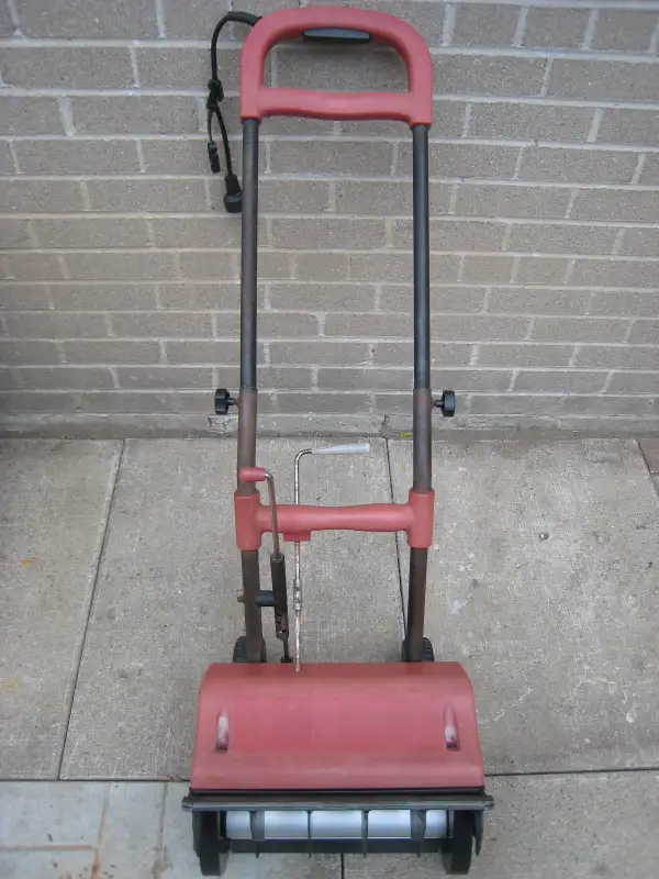 Spectra Tools electric snow shovel thrower 6.5 amp 12" in Snowblowers in City of Toronto - Image 3