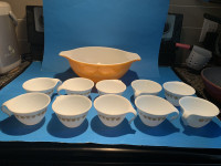 Vintage Pyrex 444 Butterfly Gold 4QT   Mixing bowl $39