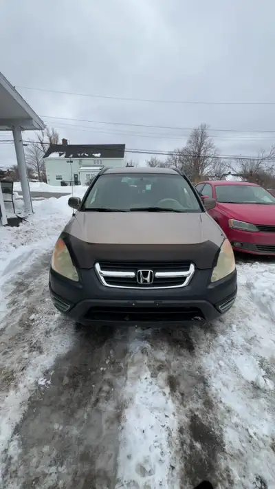 2004 Honda crv 5 speed manual All wheel drive Mvi good until 2027 Clutch is fine Studded winter tire...