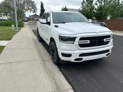 2021 ram 1500 sport 5.7 hemi. Truck is fully loaded and runs perfectly! Has fifth wheel rails in the...