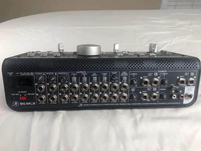 Mackie Big Knob Studio Controller 431102945573611521