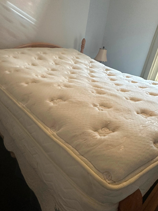 Queen size pillow top  mattress in Beds & Mattresses in Bedford - Image 3