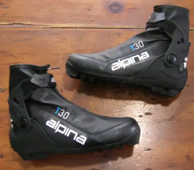 ALPINA T30 Women's X Country Ski Boots Size 7, View more
